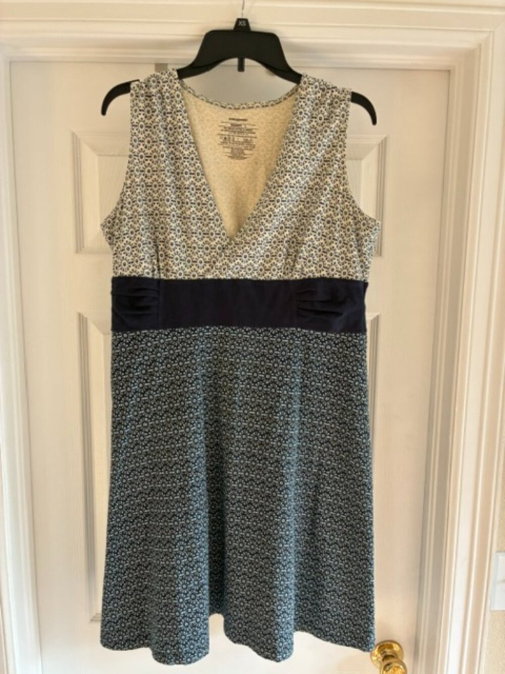 Patagonia 96% organic cotton, Size Large, floral print v neck dress